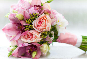 How to choose a contrast bouquet for a wedding