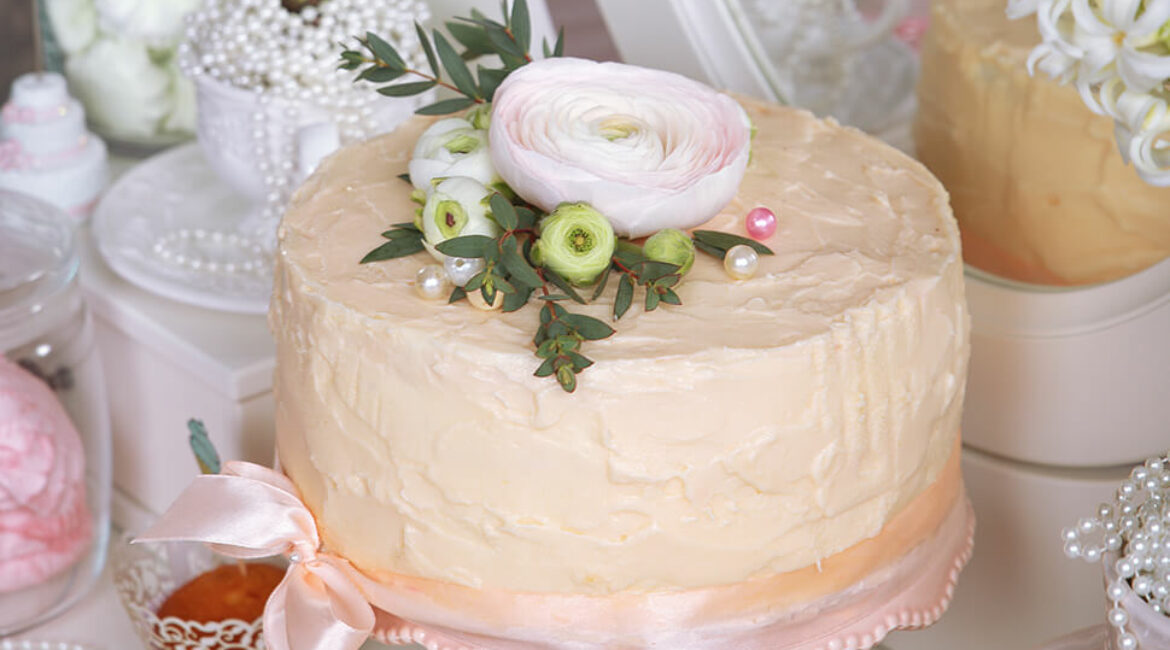 How to make a delicious wedding cake?